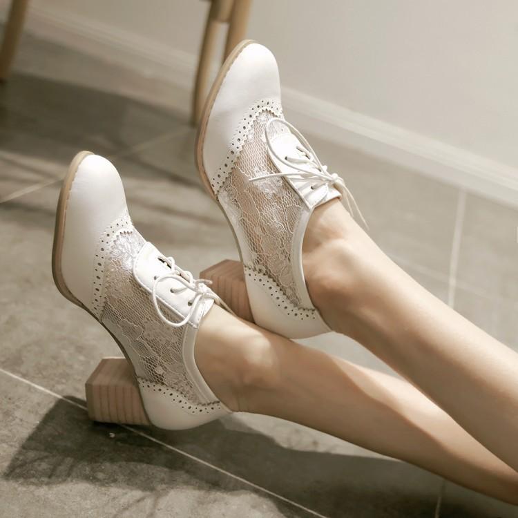 Scarpe classiche stringate con tacco alto in rete