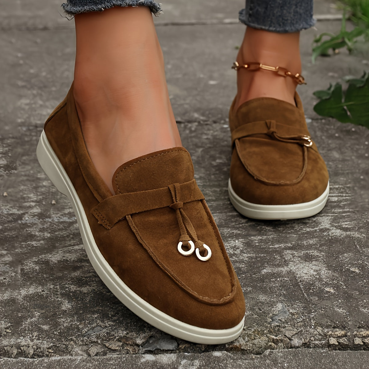 Mila | Mocassino femminile in nappa con anello in ferro e decorazioni