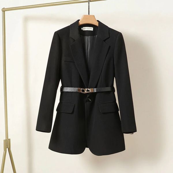 Emily - Blazer chic