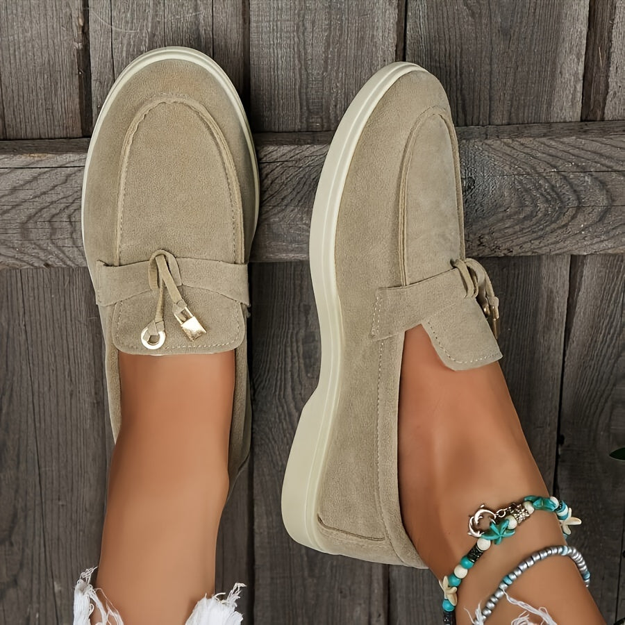 Mila | Mocassino femminile in nappa con anello in ferro e decorazioni