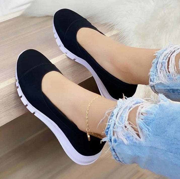 Scarpa slip-on minimalista da donna