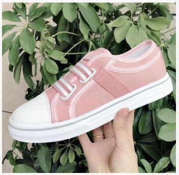 Scarpe di tela leggere e confortevoli