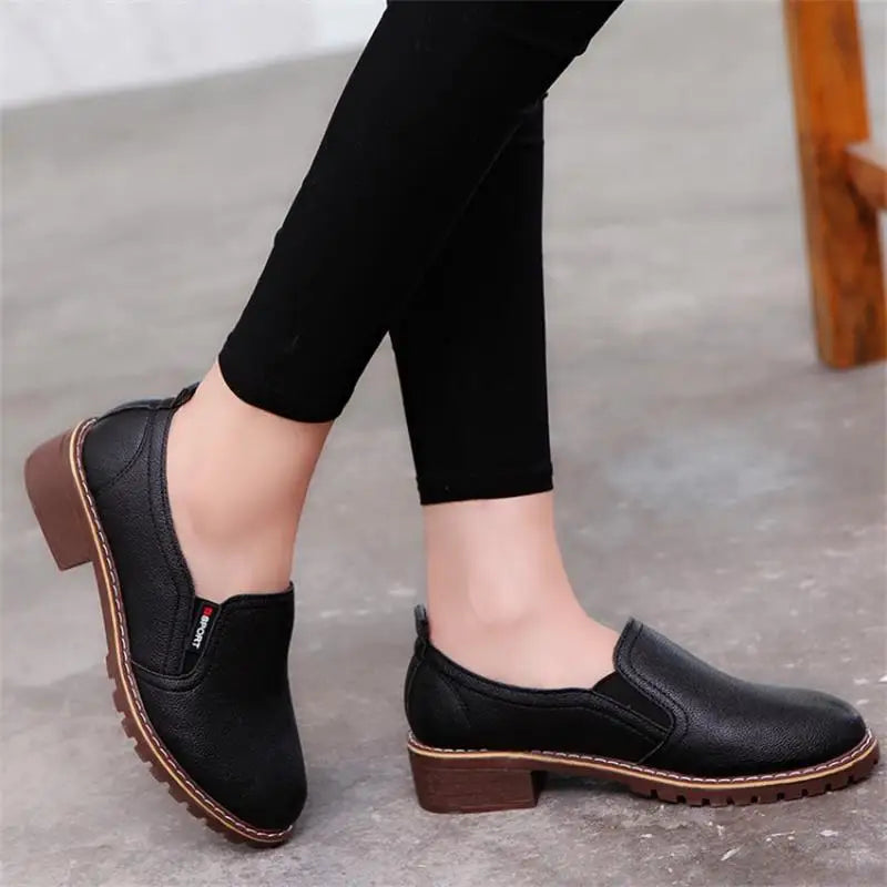 Mocassini casual con piattaforma Oxford a basso salto