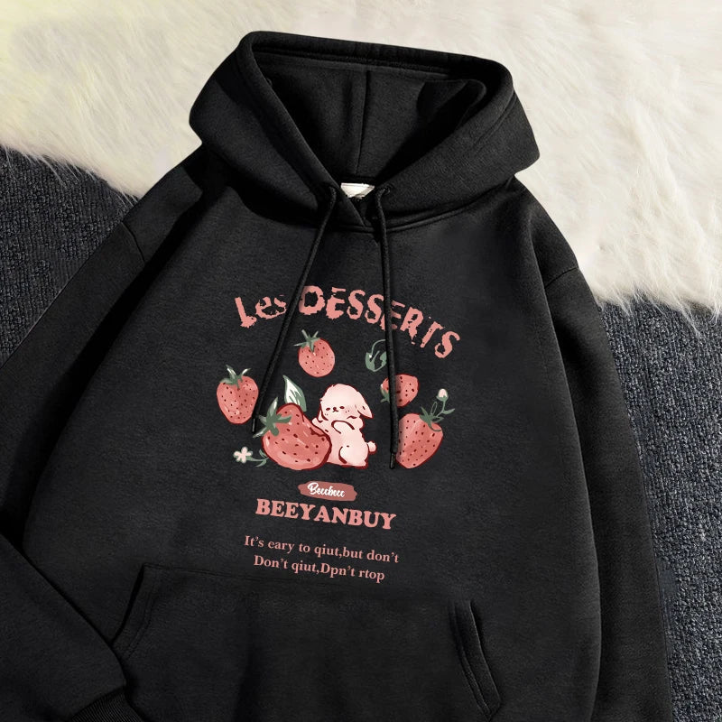 Maglia con cappuccio Soraya con motivo di fragole e coniglietti
