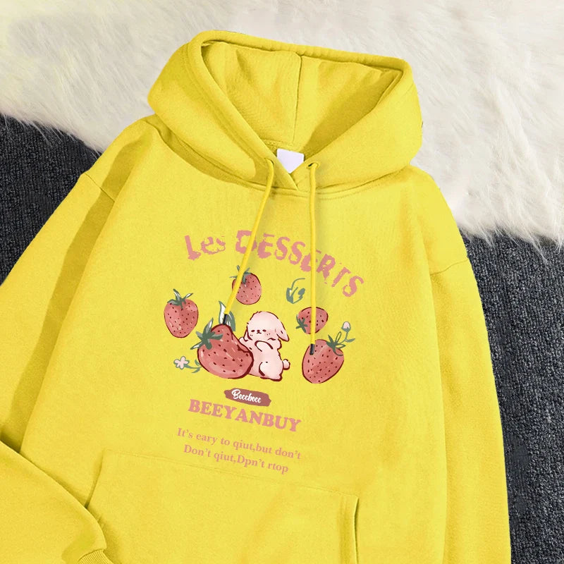 Maglia con cappuccio Soraya con motivo di fragole e coniglietti