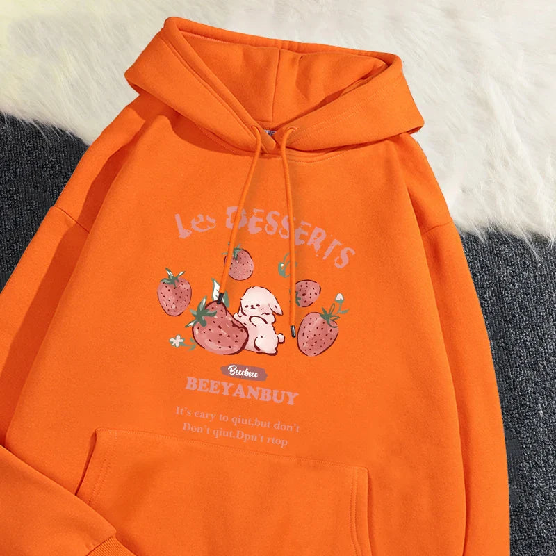 Maglia con cappuccio Soraya con motivo di fragole e coniglietti