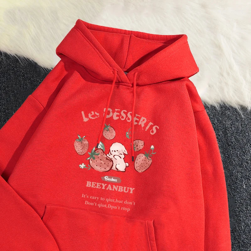 Maglia con cappuccio Soraya con motivo di fragole e coniglietti