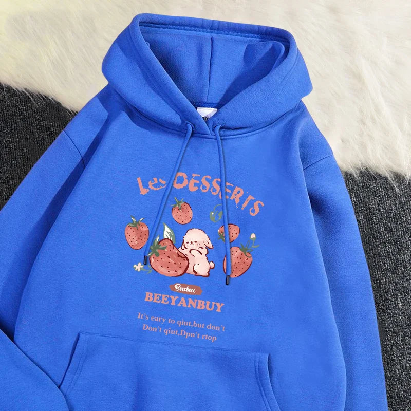 Maglia con cappuccio Soraya con motivo di fragole e coniglietti