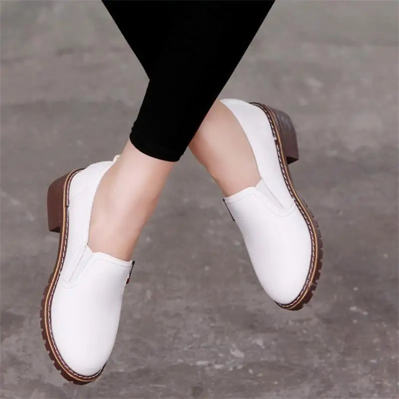 Mocassini casual con piattaforma Oxford a basso salto