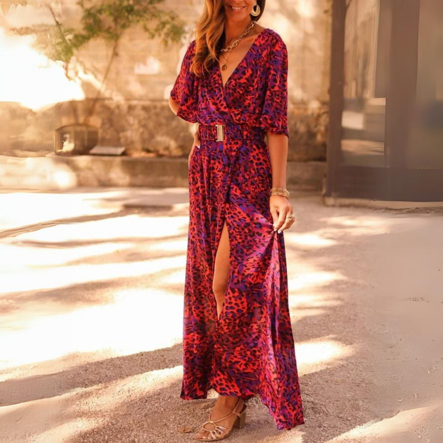 Bianca - Abito alla moda con bottoni a pieghe