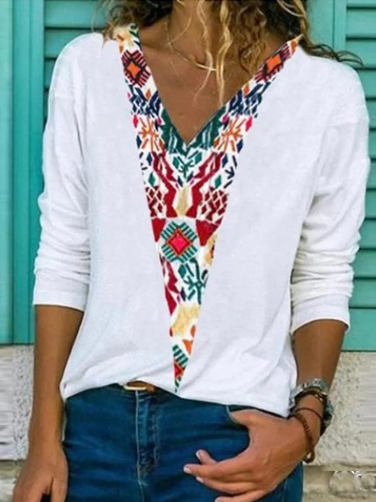 T-shirt in misto cotone e poliestere - Dettagli stampati e vestibilità ampia